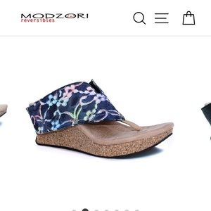 Nwot Modzori reversible sandals size 7